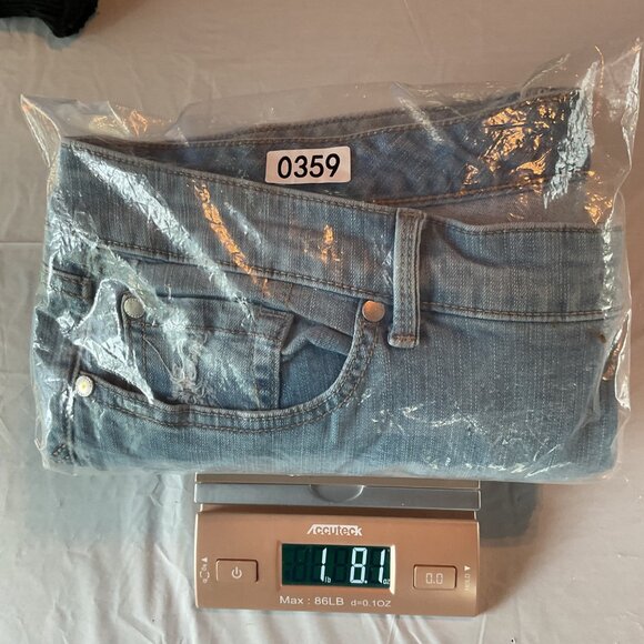 NWOT Torrid Boyfriend Straight Vintage Stretch Distressed Ripped Jeans 22R Light - Picture 12 of 12